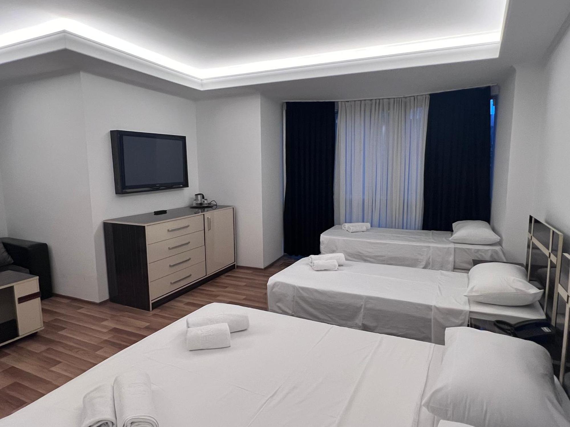 Hotel Argo Batoemi Buitenkant foto