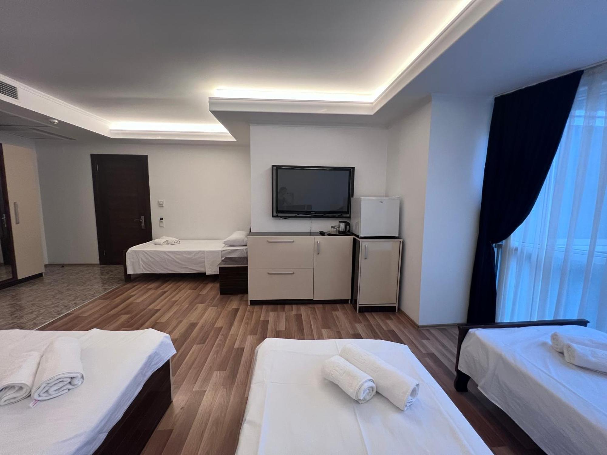 Hotel Argo Batoemi Buitenkant foto