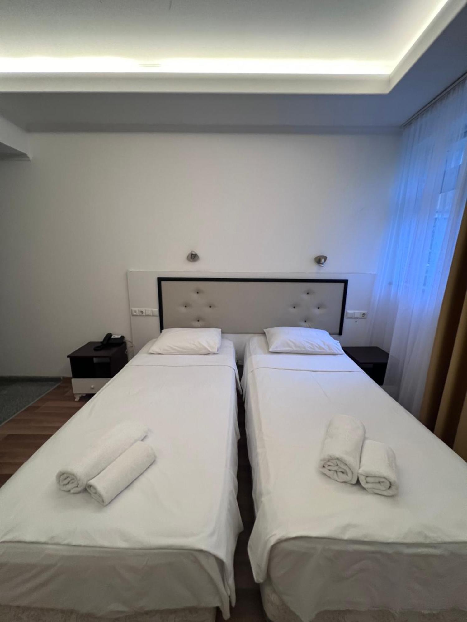 Hotel Argo Batoemi Buitenkant foto
